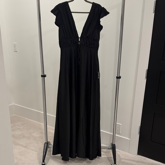 Lulus Dresses & Skirts - Lulus Elegant Black Satin Maxi Dress